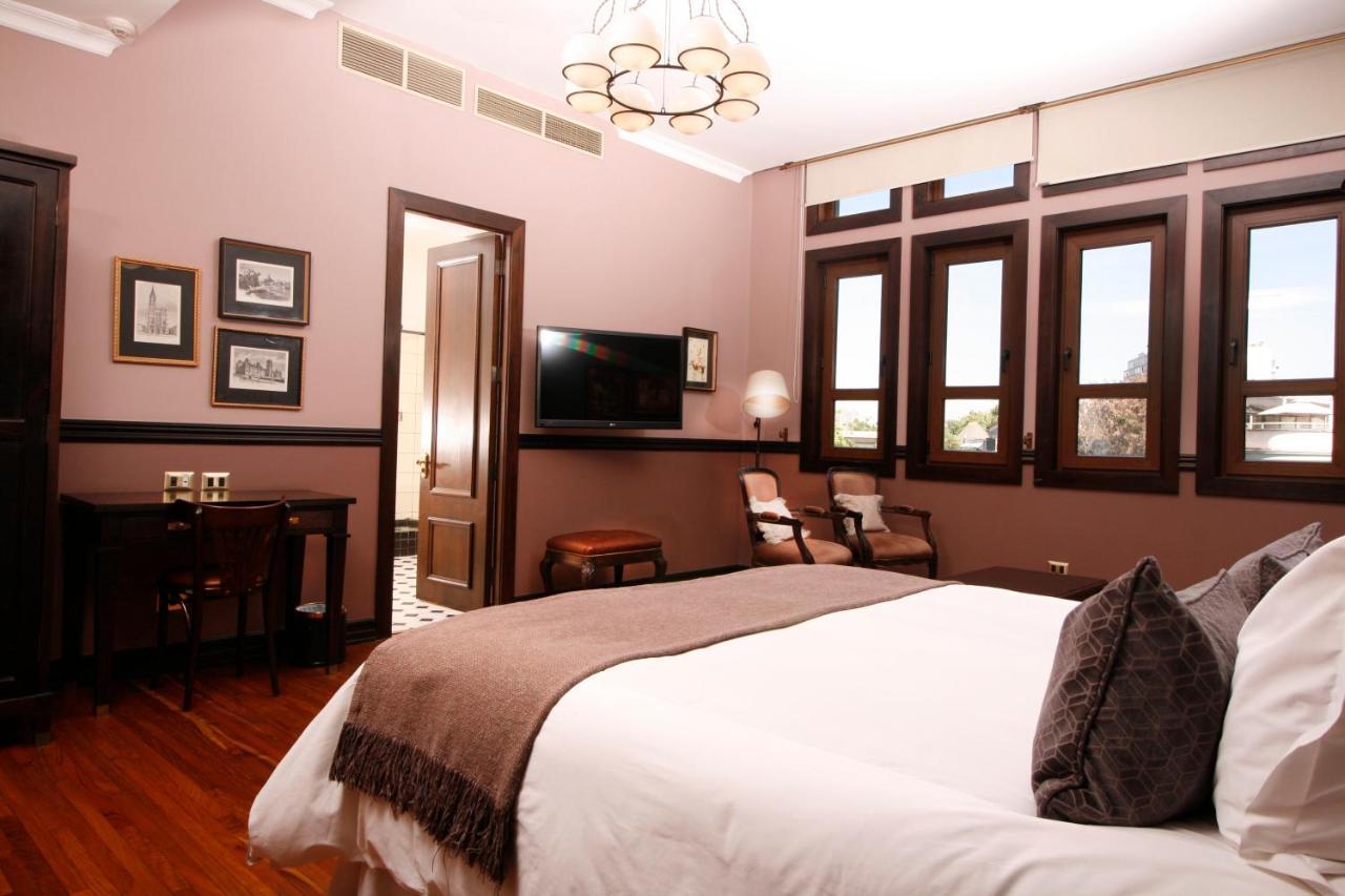 Hotel Boutique Castillo Rojo Santiago del Cile Esterno foto